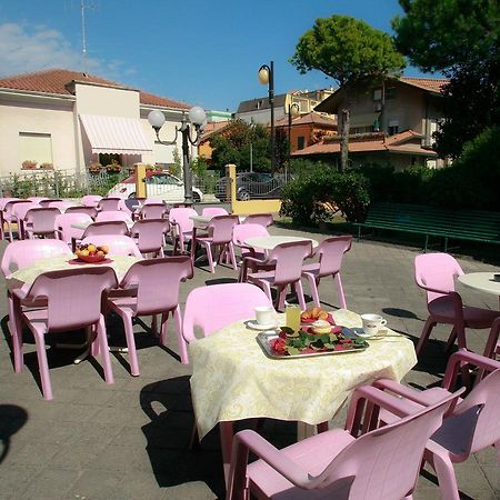 Hotel Adriatico Bellaria-Igea Marina Buitenkant foto