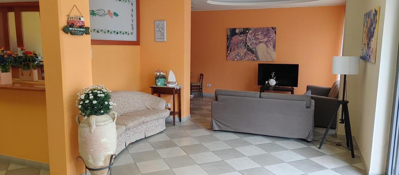 Hotel Adriatico Bellaria-Igea Marina Buitenkant foto