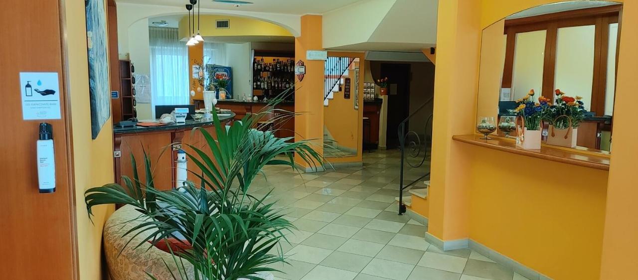 Hotel Adriatico Bellaria-Igea Marina Buitenkant foto