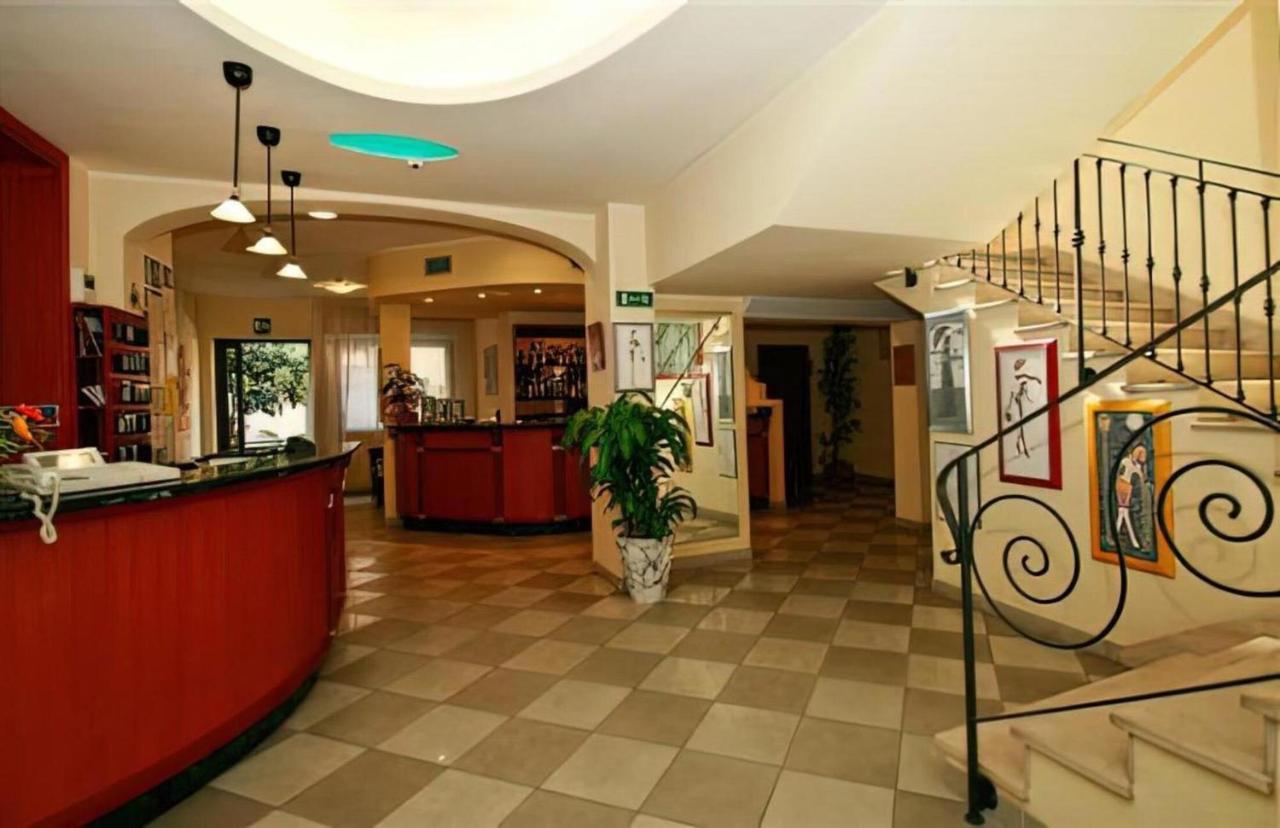Hotel Adriatico Bellaria-Igea Marina Buitenkant foto