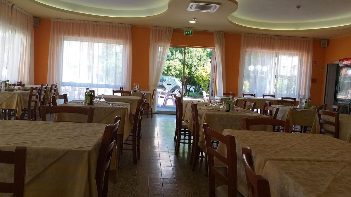 Hotel Adriatico Bellaria-Igea Marina Buitenkant foto